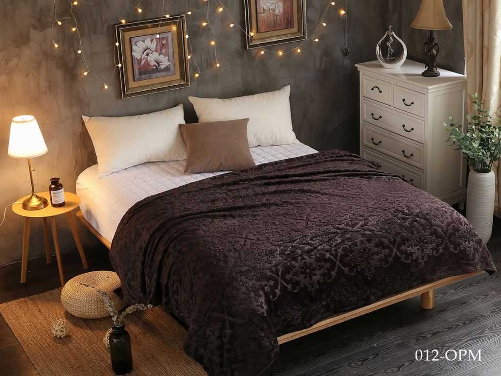 150-PVM-012 Венеция 150х200 однотонный с тиснением микрофибра плед AlViTek