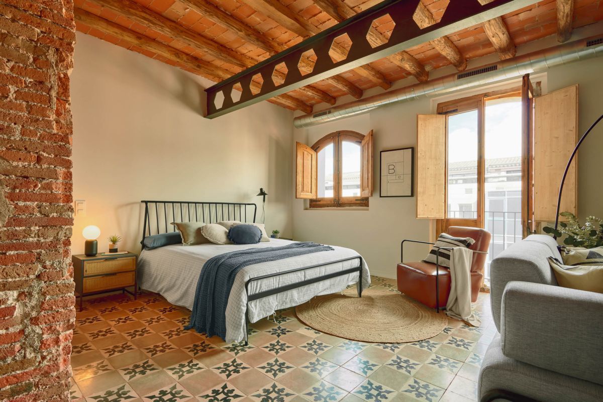 Настенный светильник Plass черный маленький