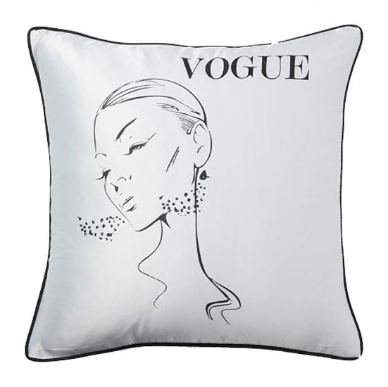 Подушка с надписью Vogue