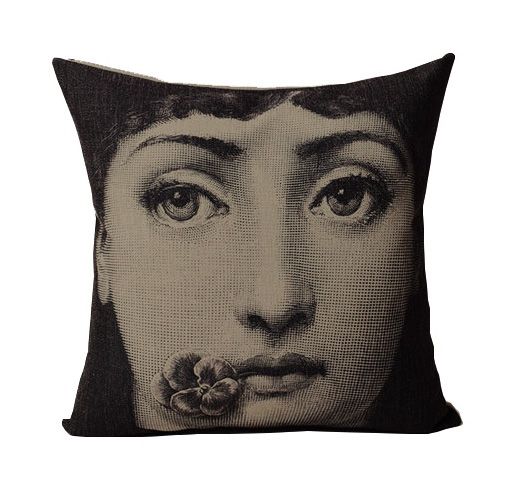 Подушка с портретом Лины Пьеро Форназетти Flower Kiss