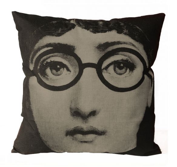 Подушка с портретом Лины Пьеро Форназетти Glasses