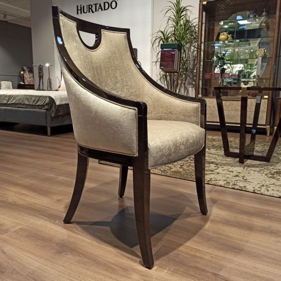 Стул с подлокотниками TABLES AND CHAIRS